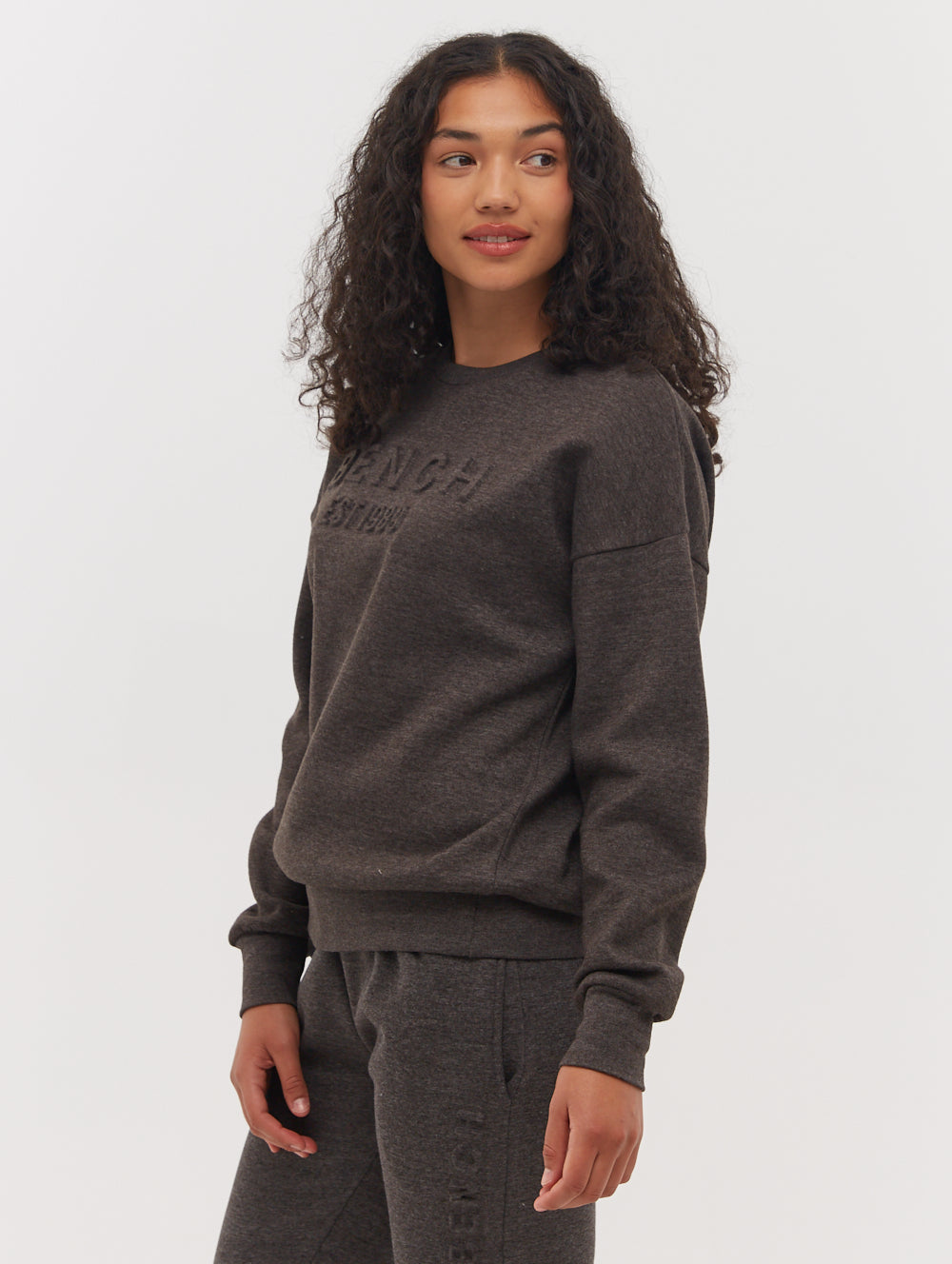 Avyanna chandail à col rond gaufré avec logo