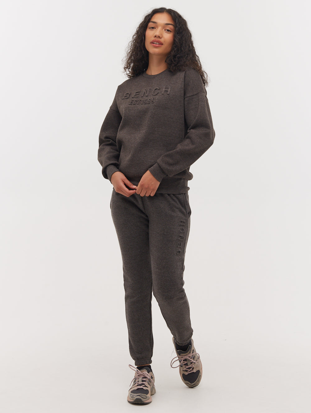 Avyanna chandail à col rond gaufré avec logo