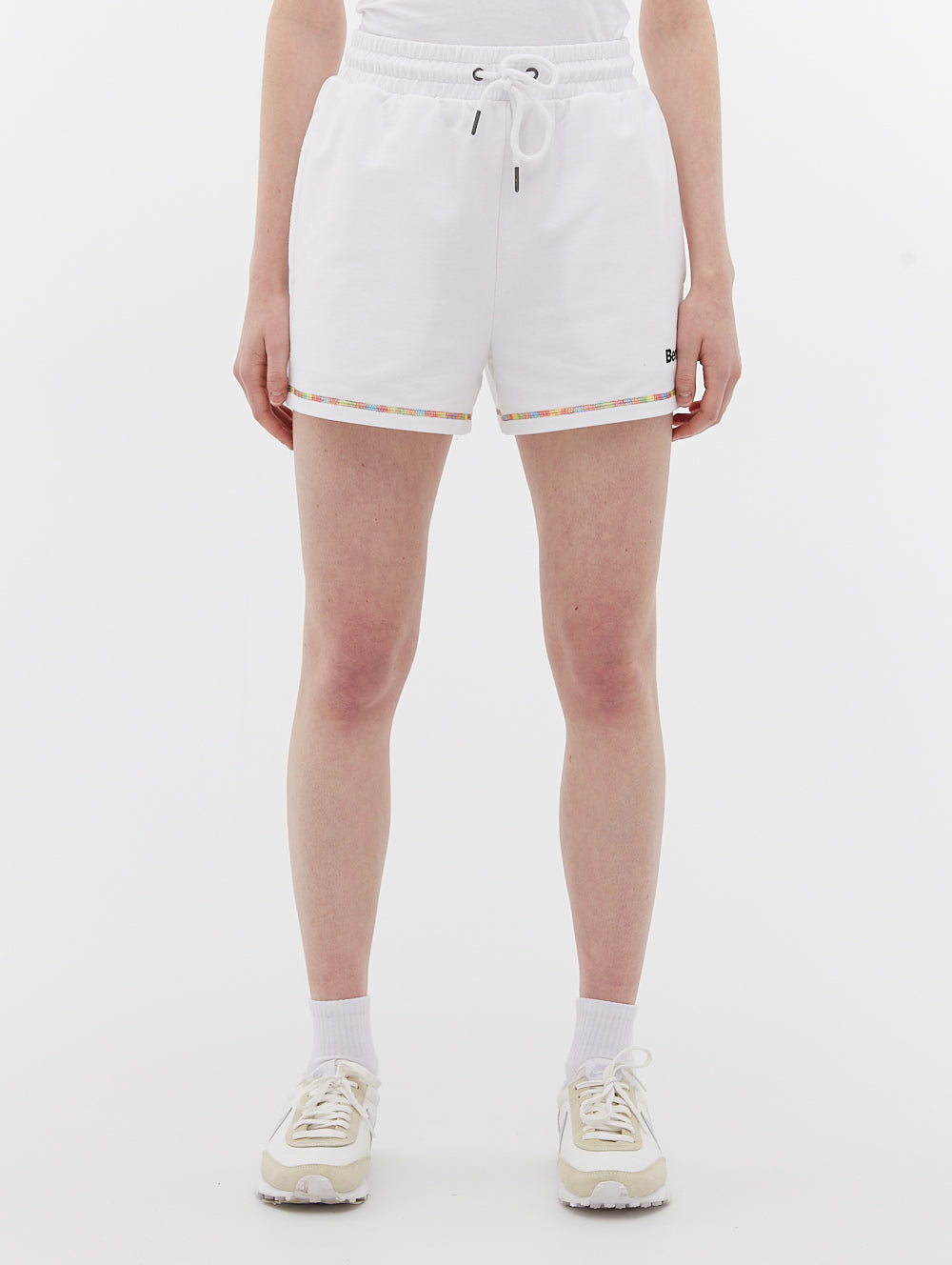 Short en éponge avec surpiqûres multicolores