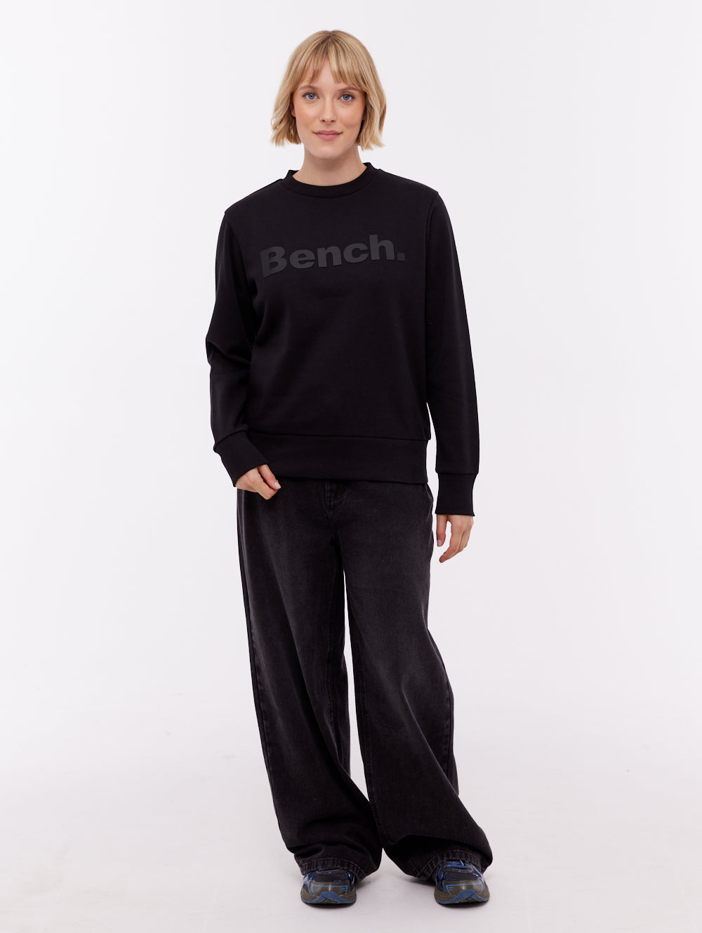 Reana Black BK001 Crews Logo Shot 1